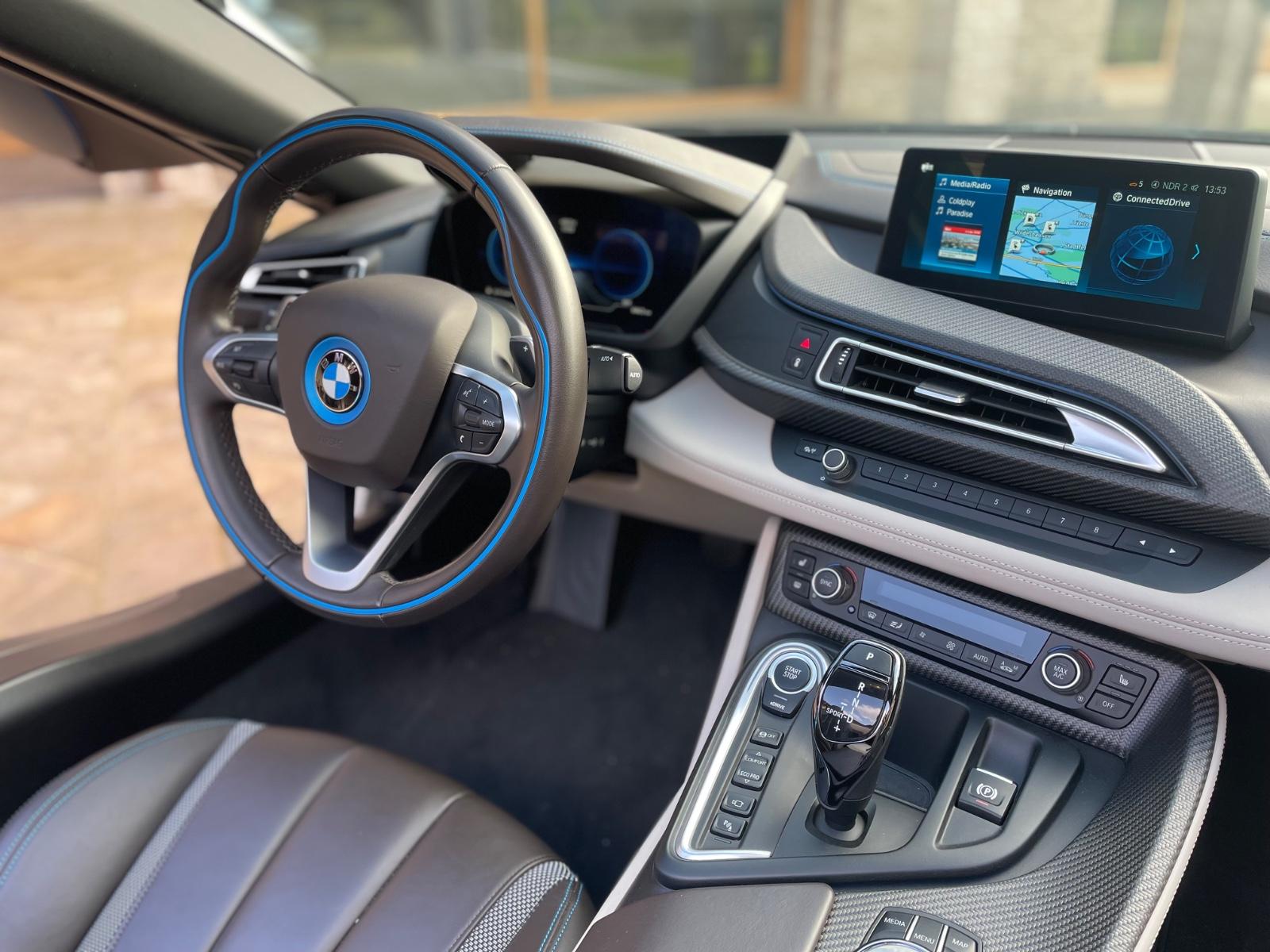 BMW i8 Roadster /Servi+Reifen neu 92,8% Batterie