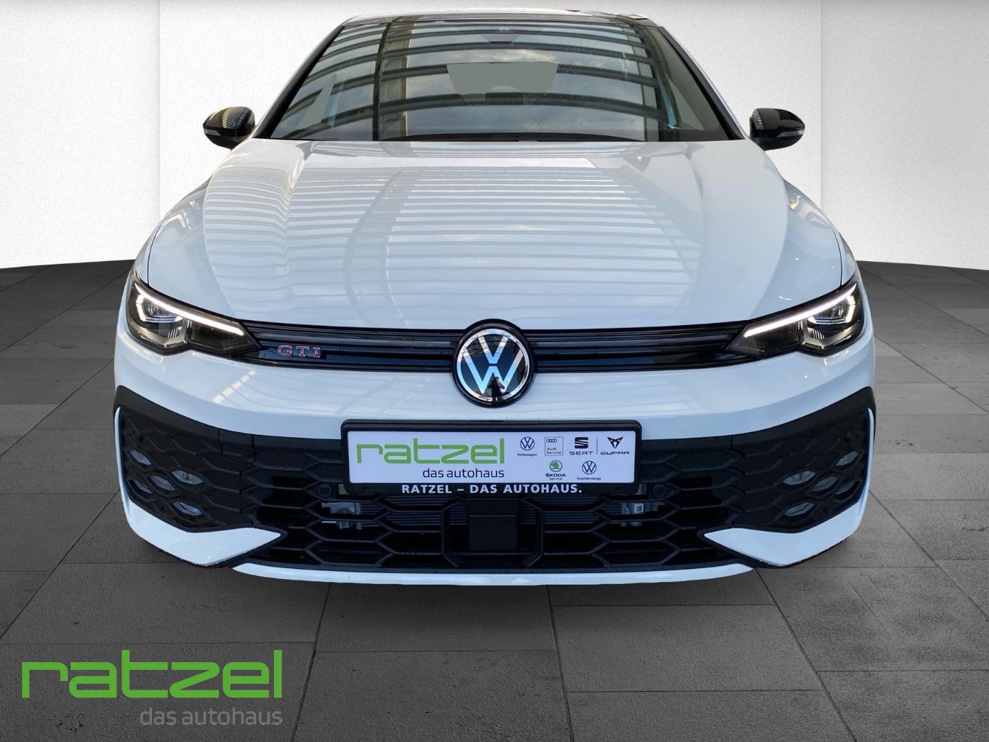 Fahrzeugabbildung Volkswagen Golf GTI VIII 2.0TSI DSG Business+BlackStyle+AHK