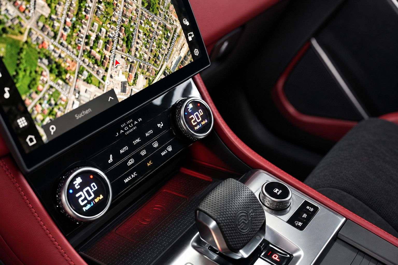 Fahrzeugabbildung Jaguar F-Pace  SVR /PANO/MERIDIAN/HUD/360°KAM/MEMORY