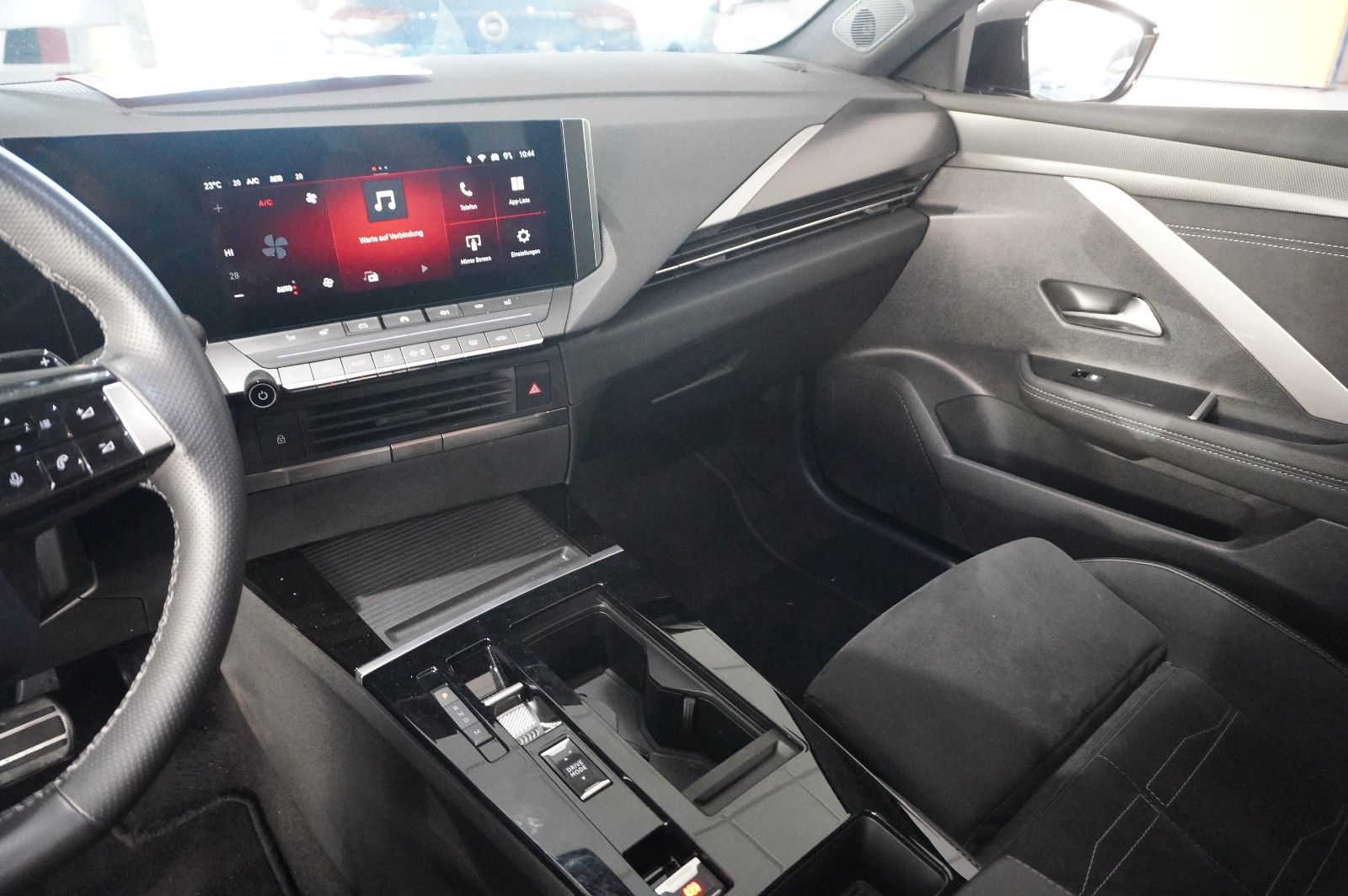Fahrzeugabbildung Opel Astra L ST 1.2T ULTIMATE NAVI/LED/360° /PANO./SH