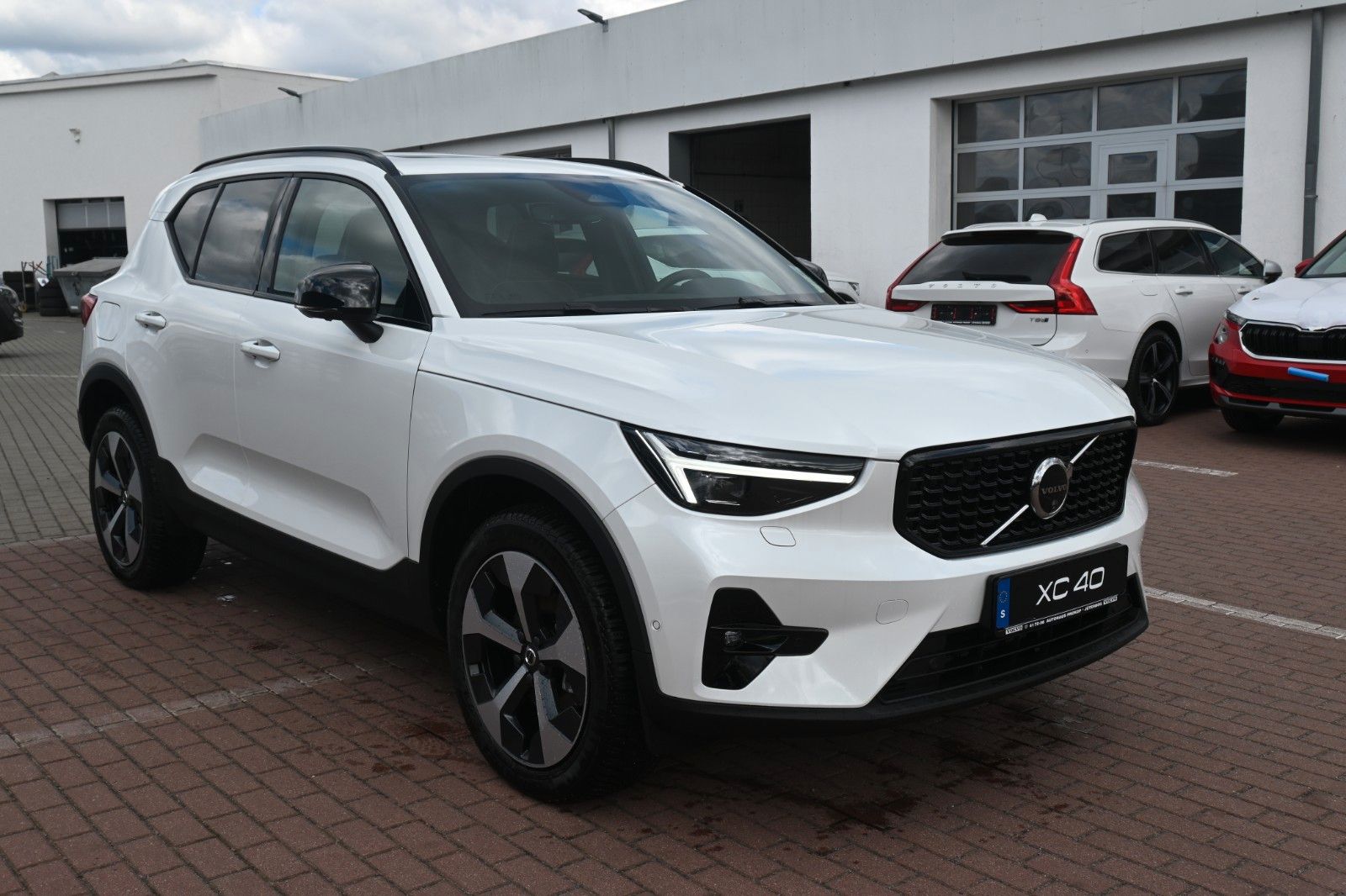 Fahrzeugabbildung Volvo XC40 B4 DKG Ultimate Dark*STDHZG*360°*ACC*AHK