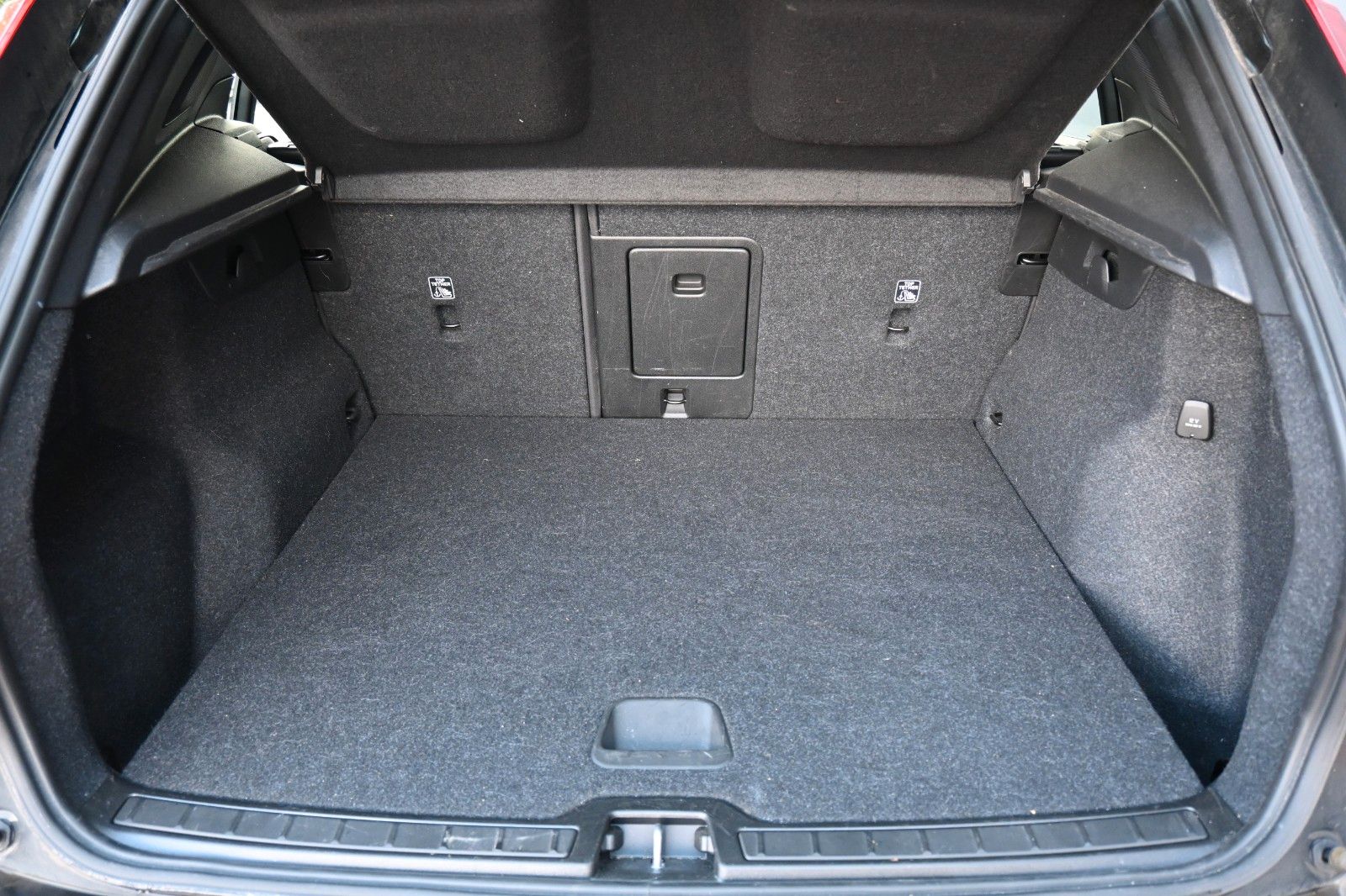 Fahrzeugabbildung Volvo XC40 BEV AWD R Design*H&K*FSHZG*RFK*WP*20Zoll*