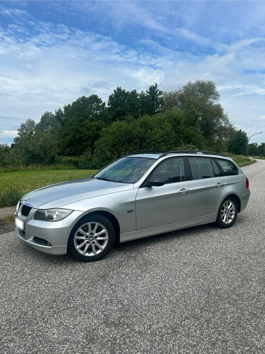 BMW 320 2006 — rear view