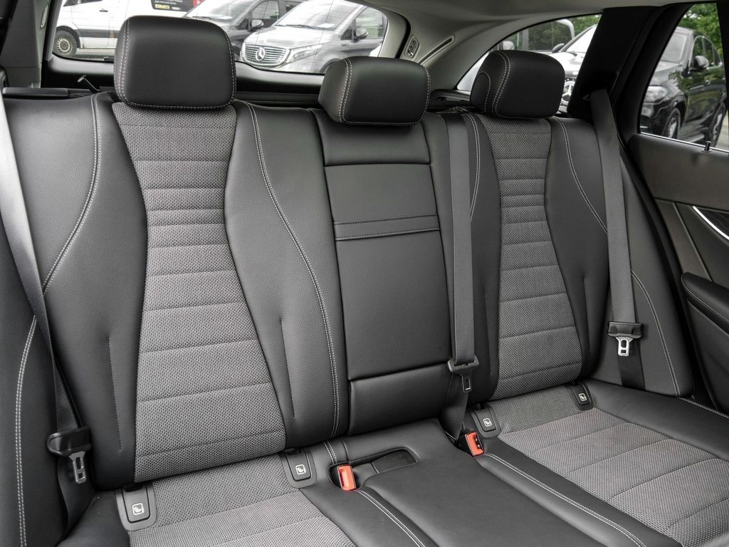 Mercedes-Benz E 200 4M T |Avantgarde|NAVI|ILS|PANO|AHK|MBeam