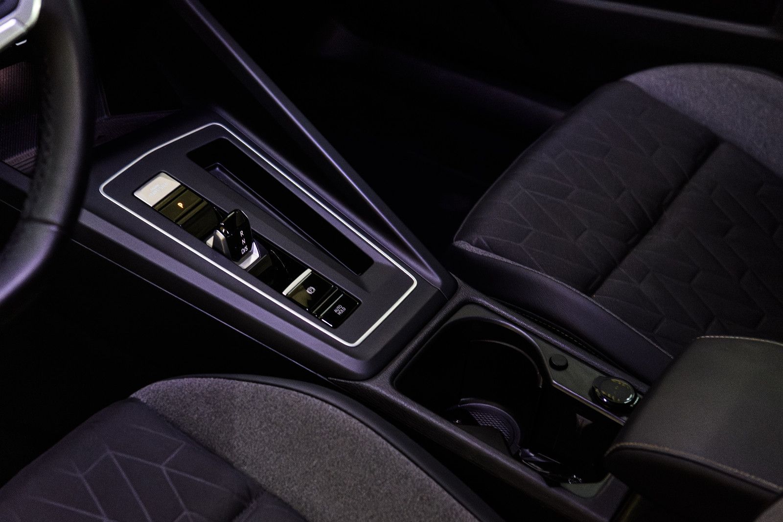 Fahrzeugabbildung Volkswagen Golf VIII Variant Goal 2.0 TDI IQ-LED+AHK+360°KA