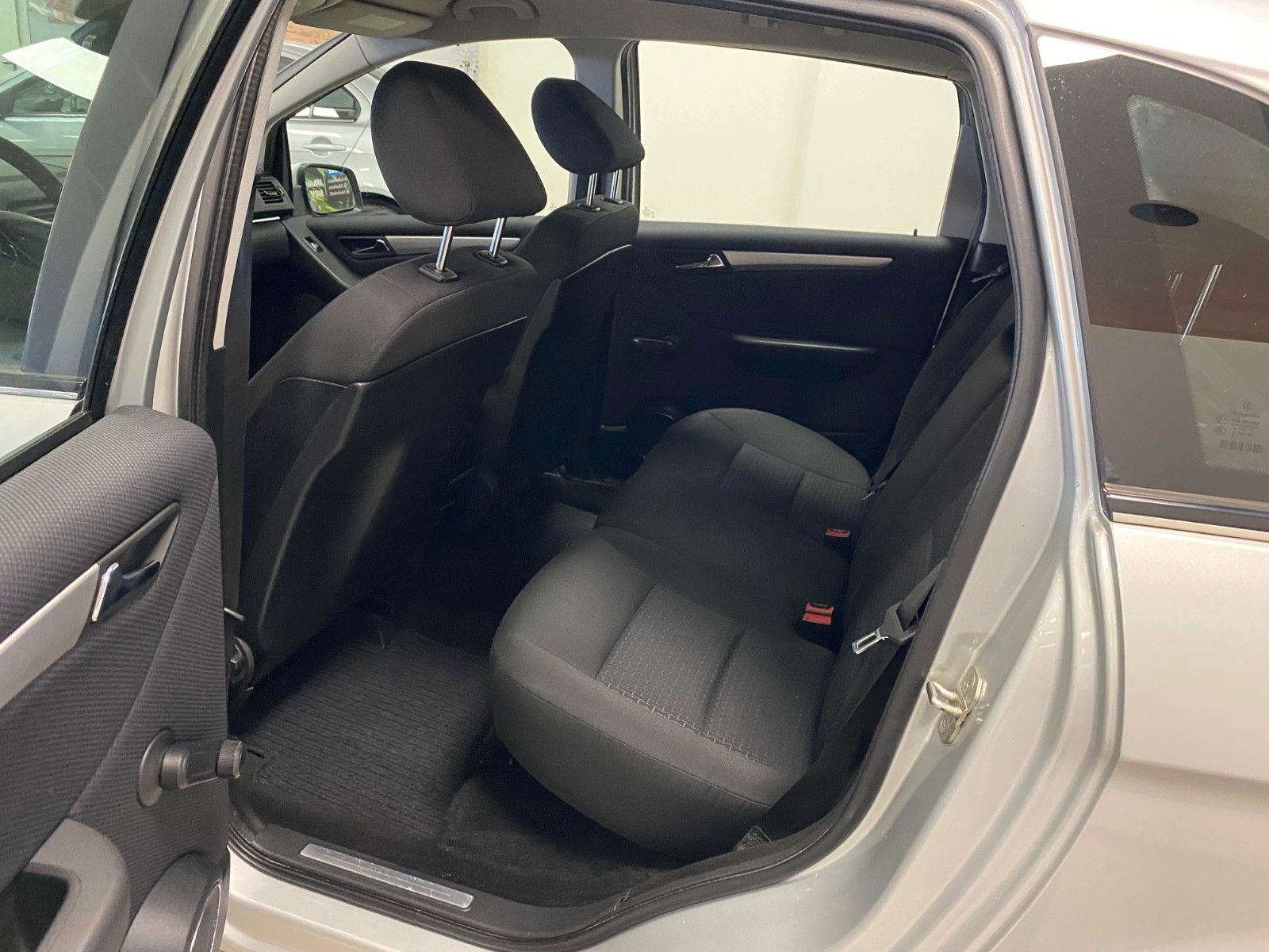 Fahrzeugabbildung Mercedes-Benz B 180 Autotronic+BLUETOOH FREISPRECHEINRICHTUNG