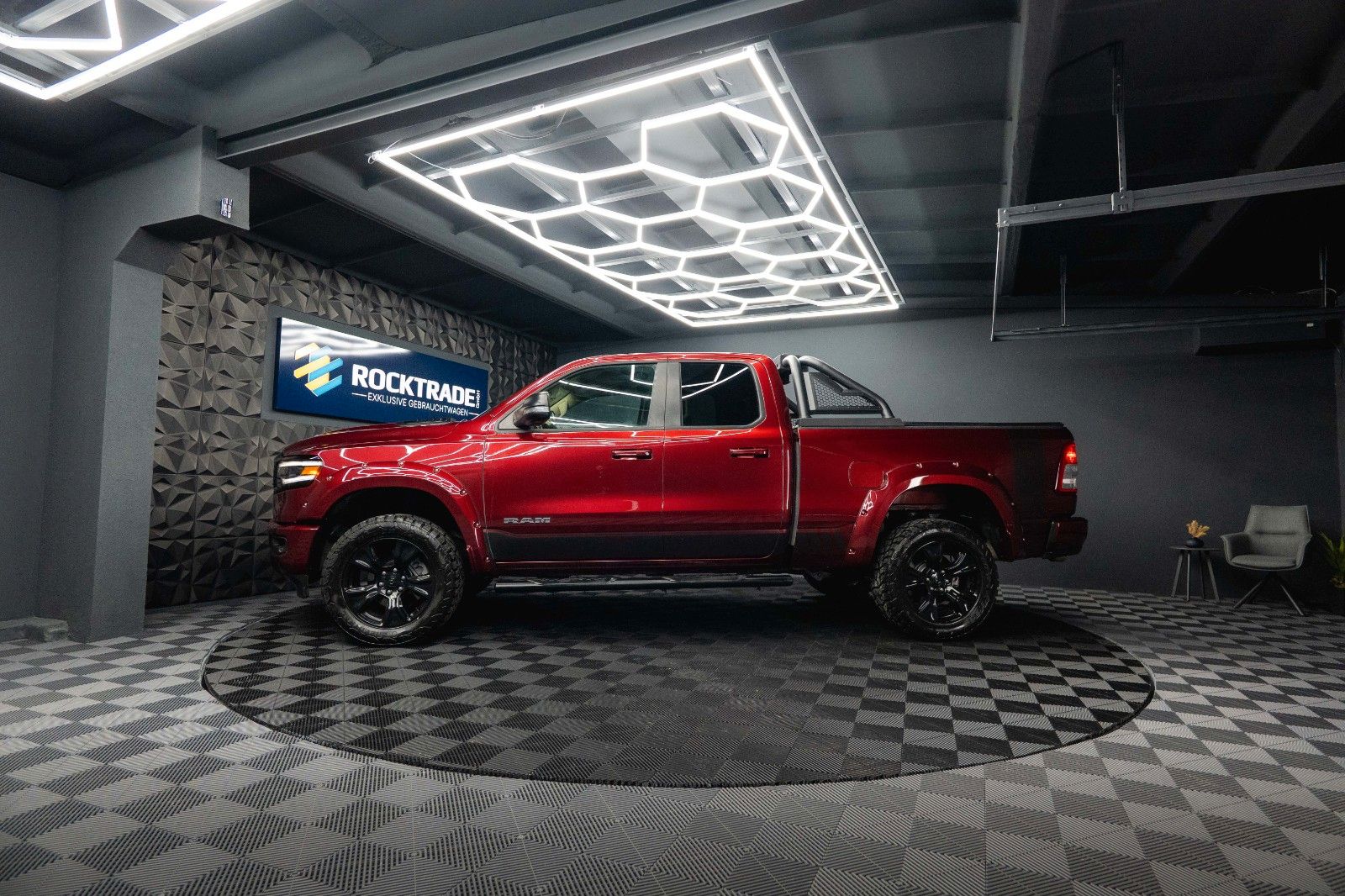 Fahrzeugabbildung Dodge RAM 5.7 V8 HEMI 4x4 OFFROAD Night Limited LONG