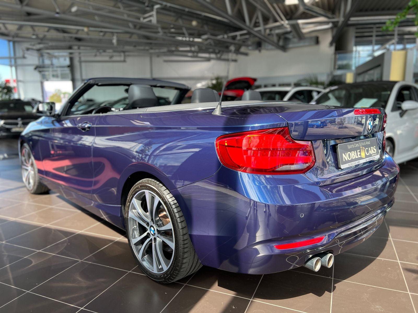 Fahrzeugabbildung BMW 230i Cabrio Sport Line H/K LEDER LED NAV RFK 18"