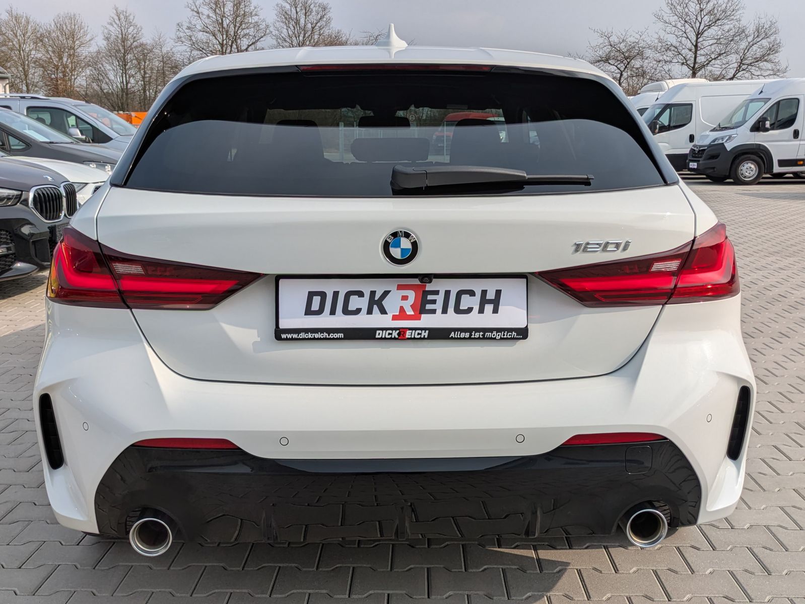 Fahrzeugabbildung BMW 120 i M Sport SHADOW*ACC*KAMERA*H&K*AHK*LED*DAB