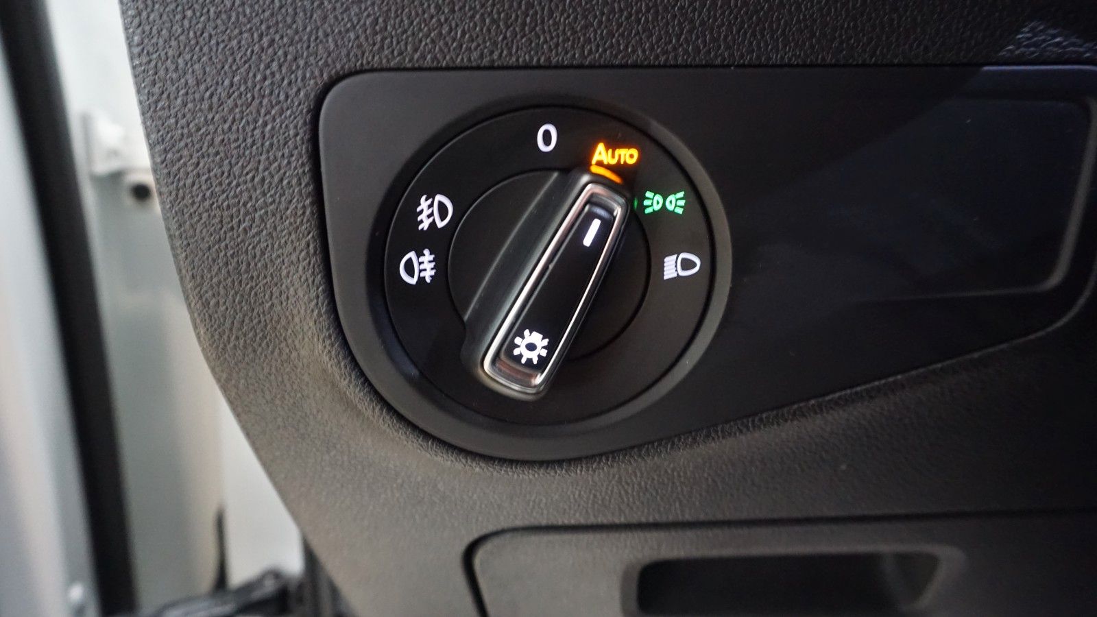 Fahrzeugabbildung Volkswagen Tiguan 4Motion R line *PANO*KAMERA*PERLMUTT*