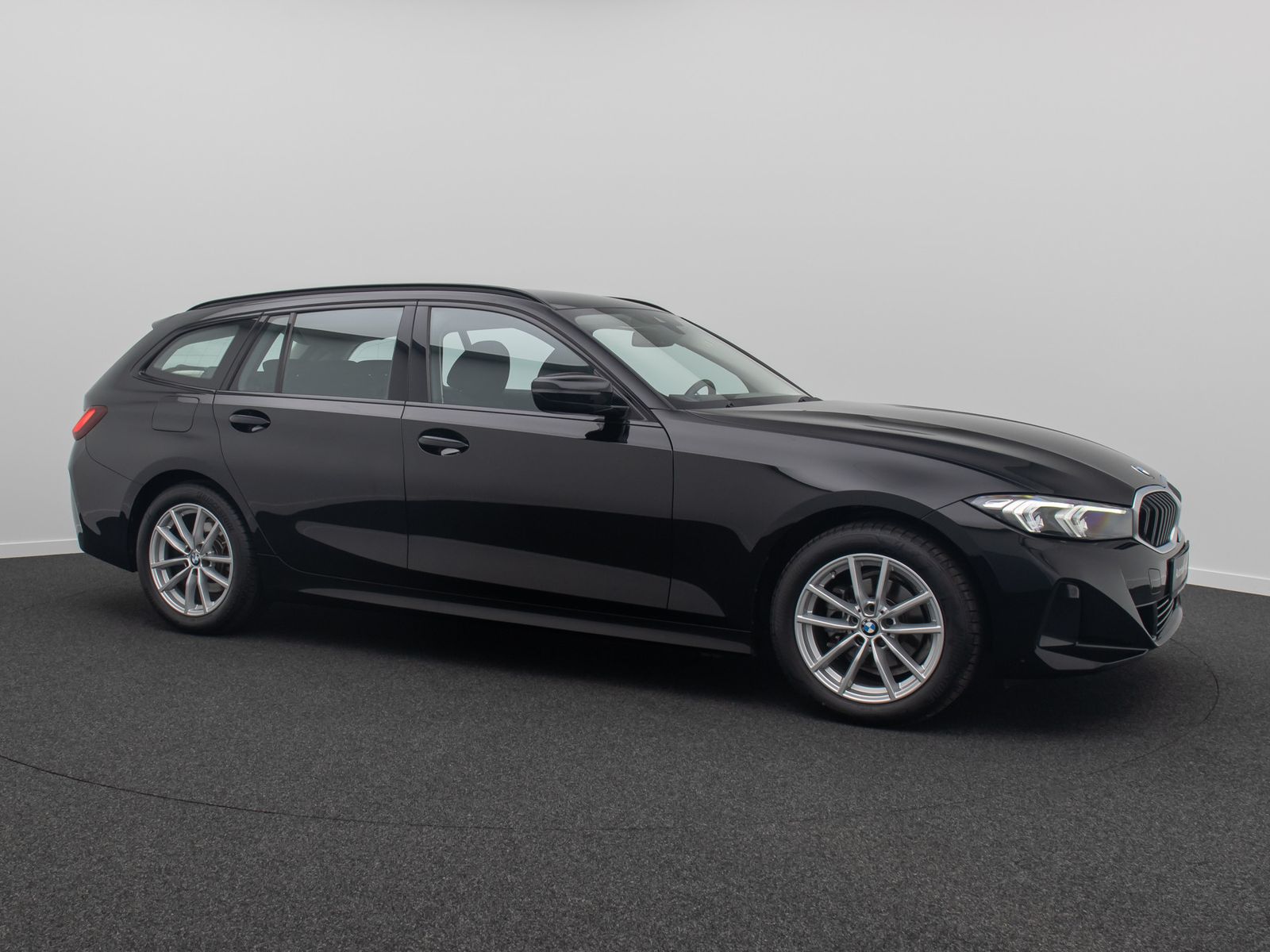 Fahrzeugabbildung BMW 318i GeschwindigReg DAB CockpitPlus PDC LED 17"