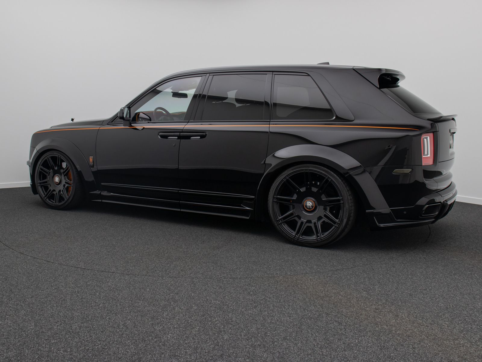 Fahrzeugabbildung Rolls-Royce Cullinan Black Badge Night Vision Novitec VOLL
