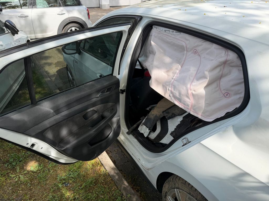VW Golf VIII GTI/HARMAN KARDON/ BUSINESS PAKET VW Golf VIII GTI/HARMAN KARDON/ BUSINESS PAKET