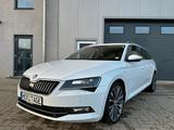 Skoda Superb 1HAND L&K 4x4/Pano/Kamera/ACC - Skoda Superb aus 2016 mit Diesel-Antrieb: Kombi