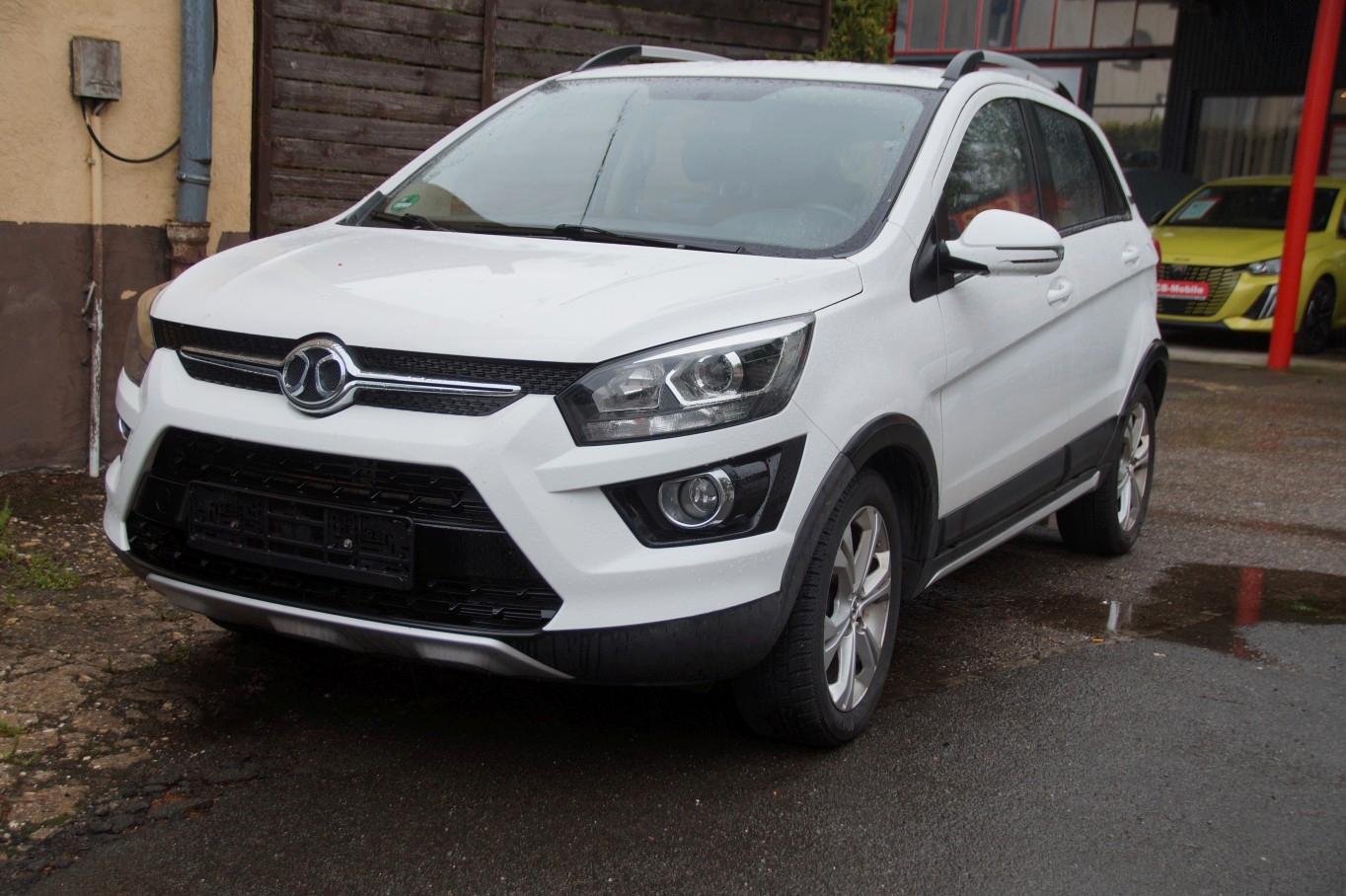 BAIC Senova X25*AHK*ALU*GJ REIFEN*TEILLEDER*GUTER ZUS
