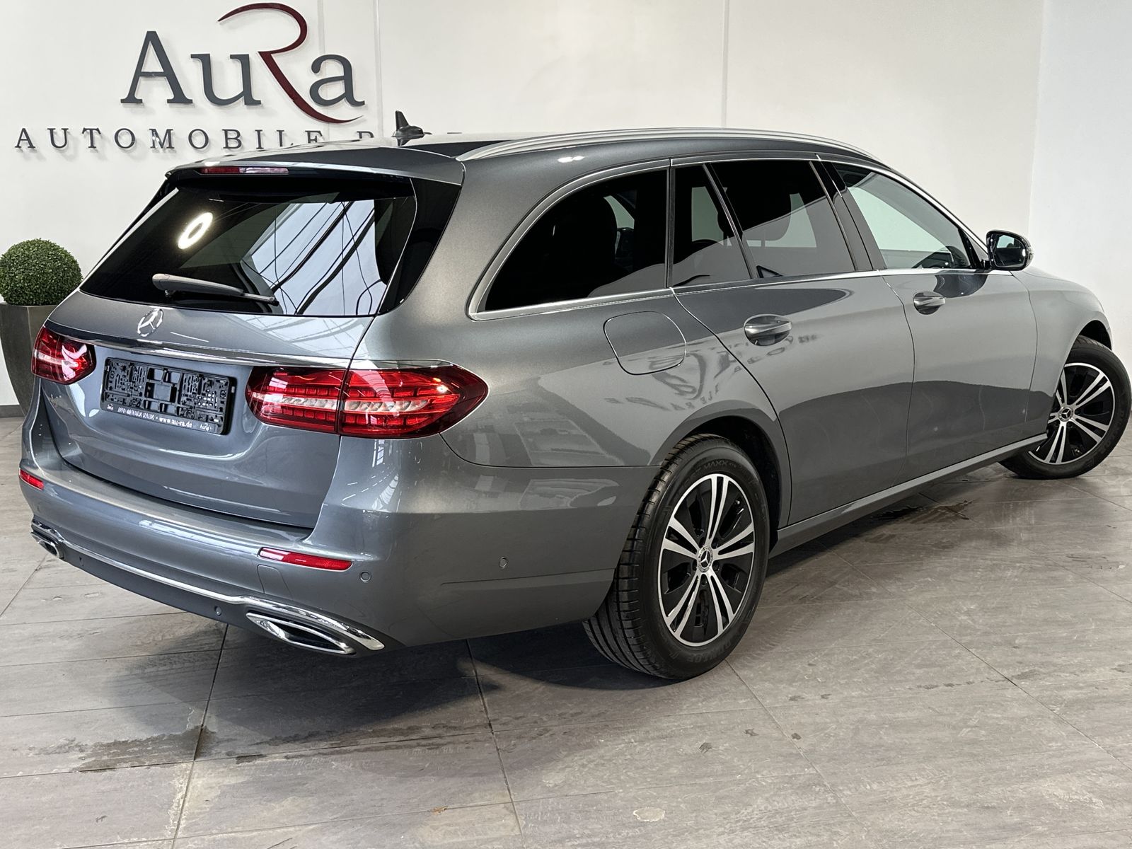 Fahrzeugabbildung Mercedes-Benz E 220d T 4Matic Avantgarde NAV+LED+WIDESCEEN+KAM