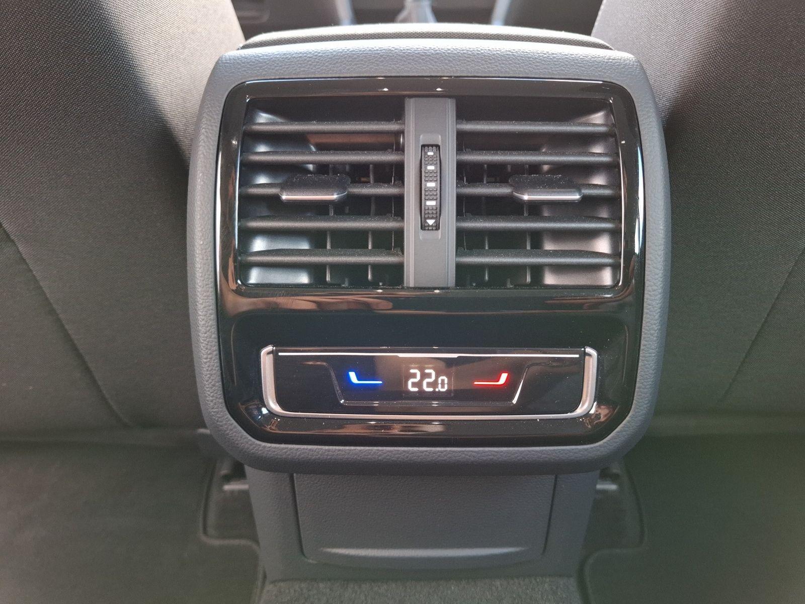 Fahrzeugabbildung Volkswagen Passat Variant TSI Business DSG STH Matrix Navi