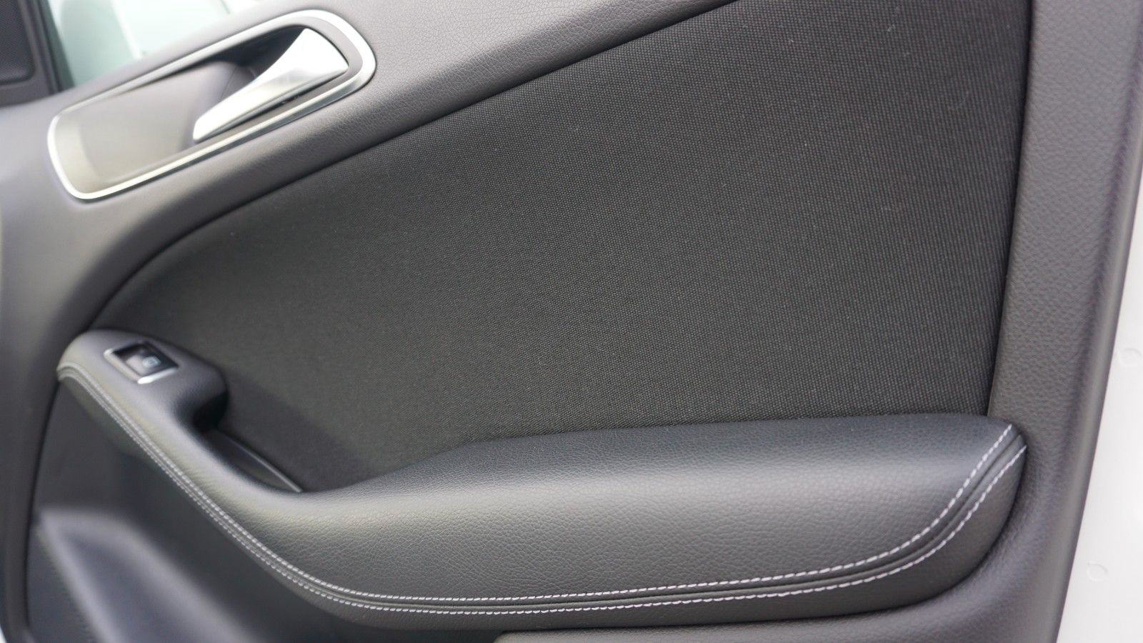 Fahrzeugabbildung Mercedes-Benz B 180 Navi,LED,Park Assist,SH,PDC,SR+WR