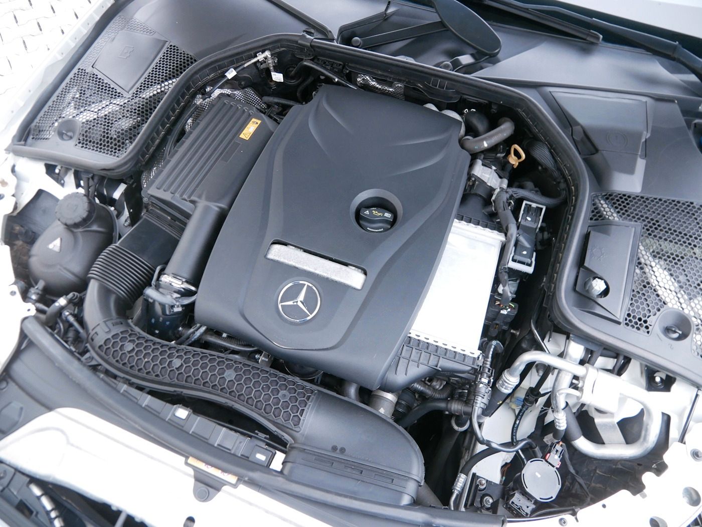 Fahrzeugabbildung Mercedes-Benz C 250 Coupé AMG NIGHT Aut. LED SHZ NAVI PDC ALU