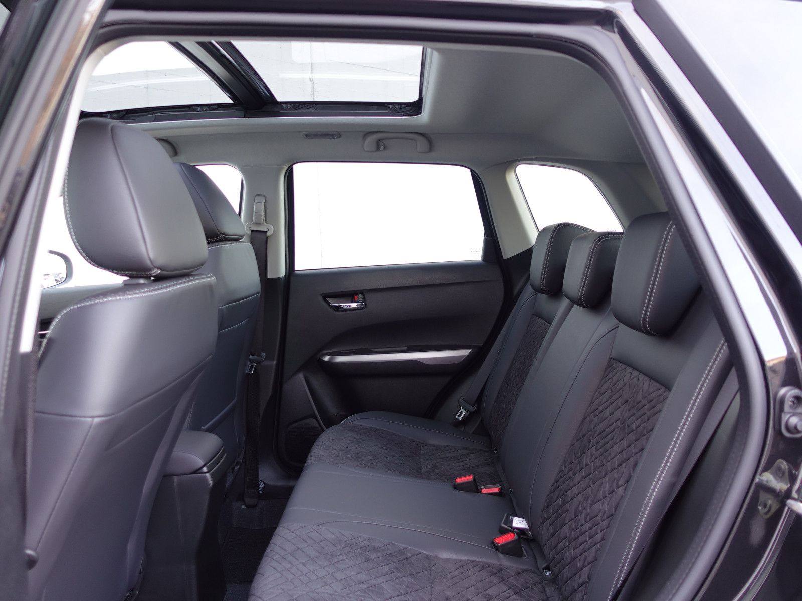 Fahrzeugabbildung Suzuki Vitara 1.4 Comfort+ NAVI,Sitzh.,PDC,Kamera,Pano