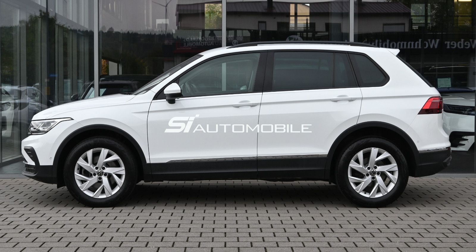 Fahrzeugabbildung Volkswagen Tiguan 2.0 TDI DSG 4MOT Life °ACC°AHK°HUD°STHZ°