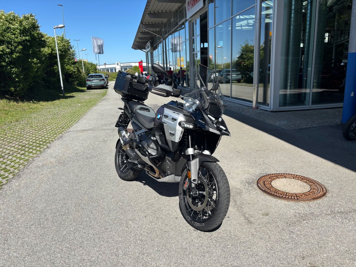 Fahrzeugabbildung BMW R 1300 GS Adventure Triple Black Dynamik-Paket