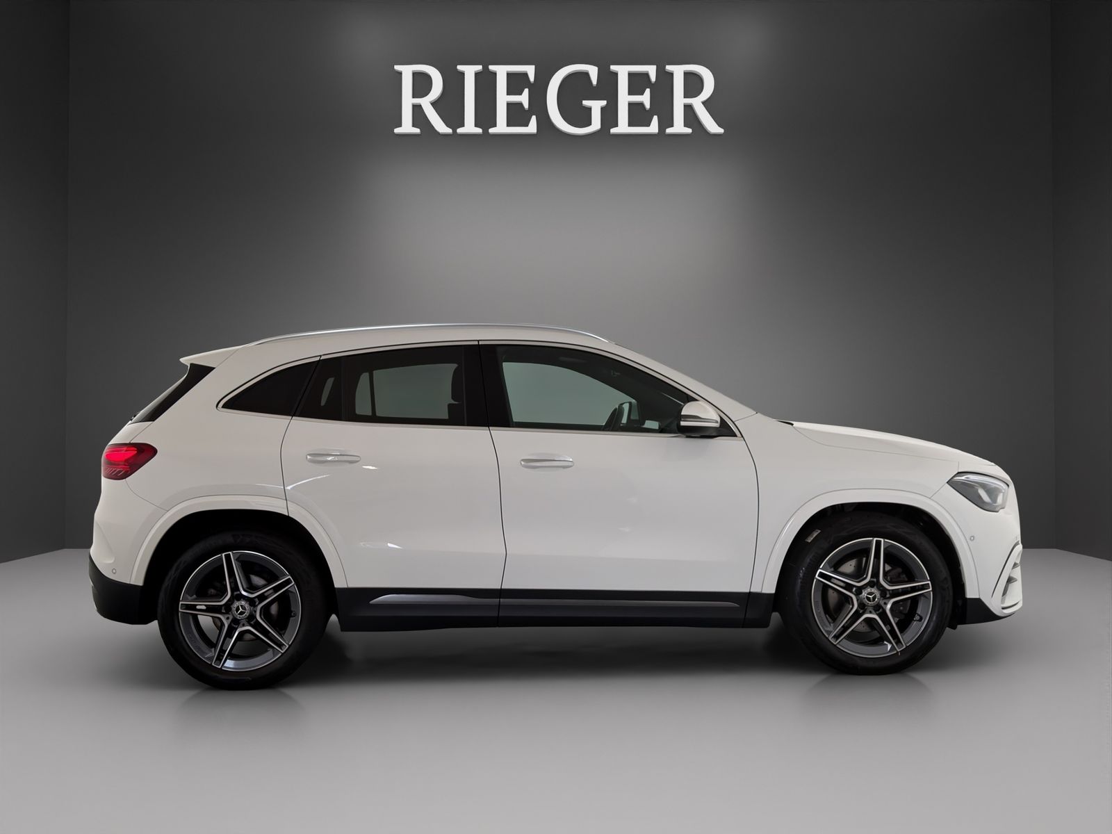 Mercedes-Benz GLA 200 AMG Line 2x *Premium*MB LED*19*WiPa+Kam foto 14