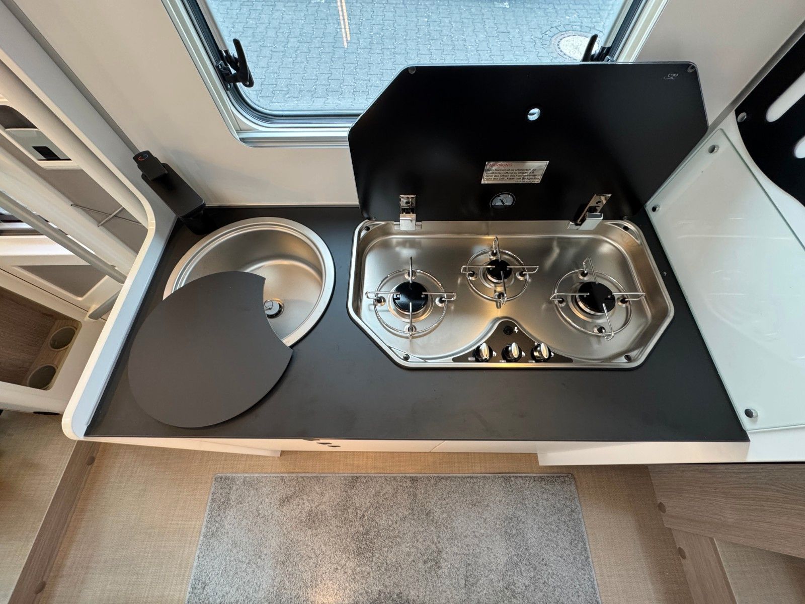 Fahrzeugabbildung Bürstner Lyseo Time Skyline 690 G SIE SPAREN 12.349€!