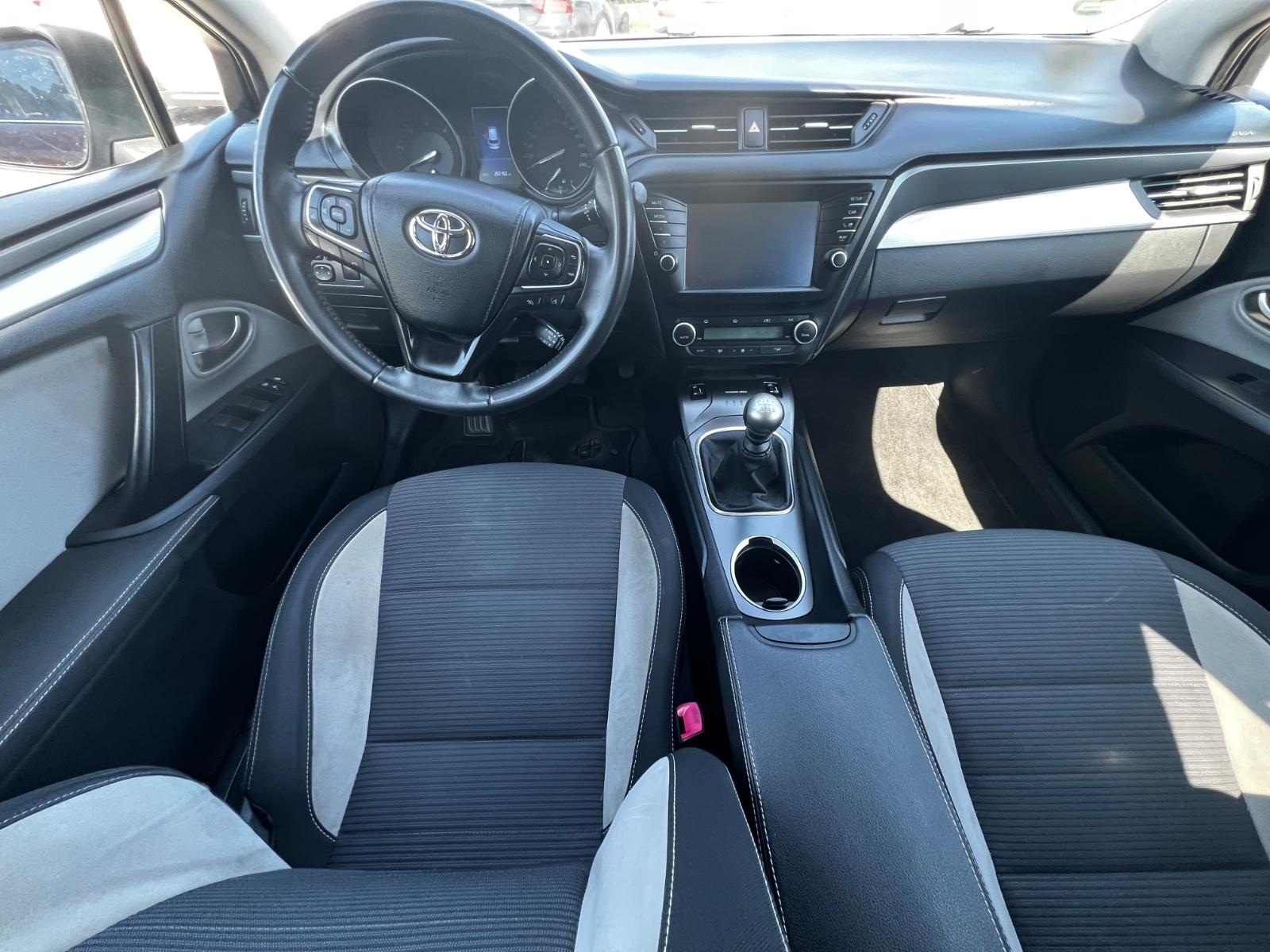 Toyota Avensis 2015 — photo 18