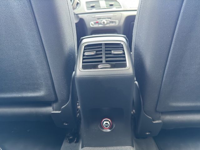 Audi Q3 2.0 TDI quattro s tronic design *LED*NAVI*SHZ
