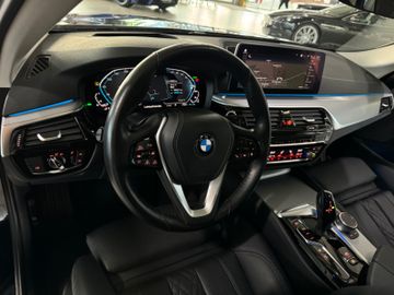 Fahrzeugabbildung BMW 530e xDr Tuor AHK Pano ACC HUD D/K Laserlicht