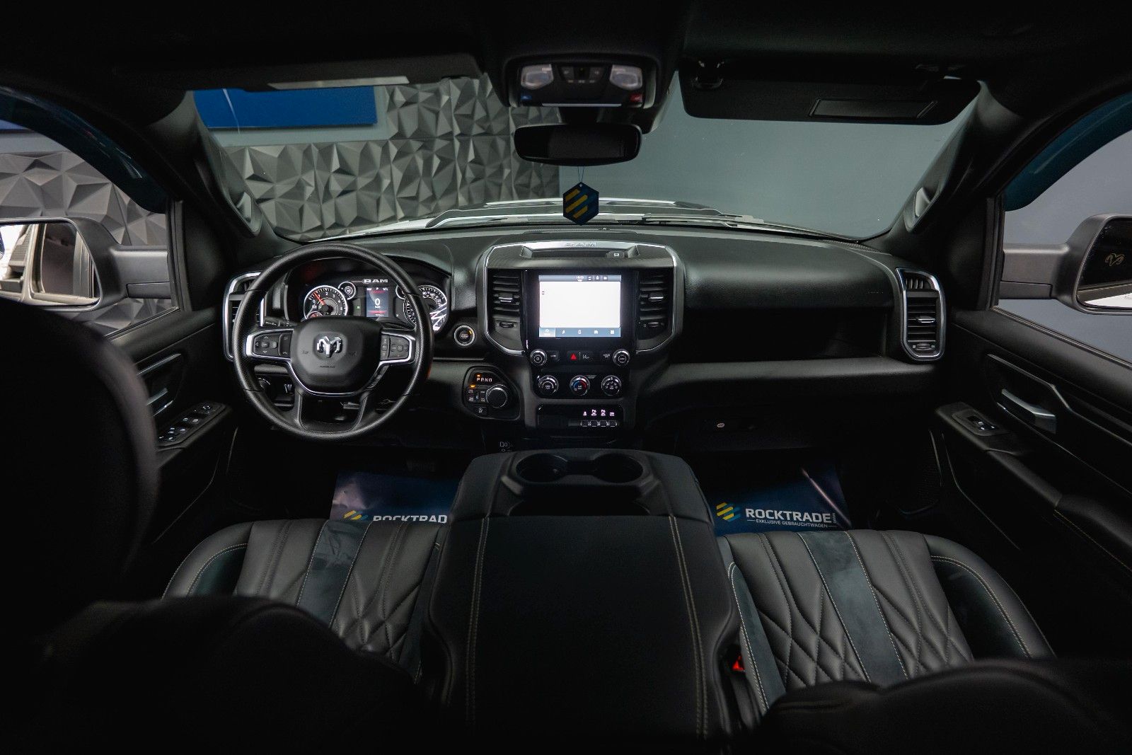 Fahrzeugabbildung Dodge RAM 3.6 V6 MY 25 Offroad Night-Paket ACC LED 19%