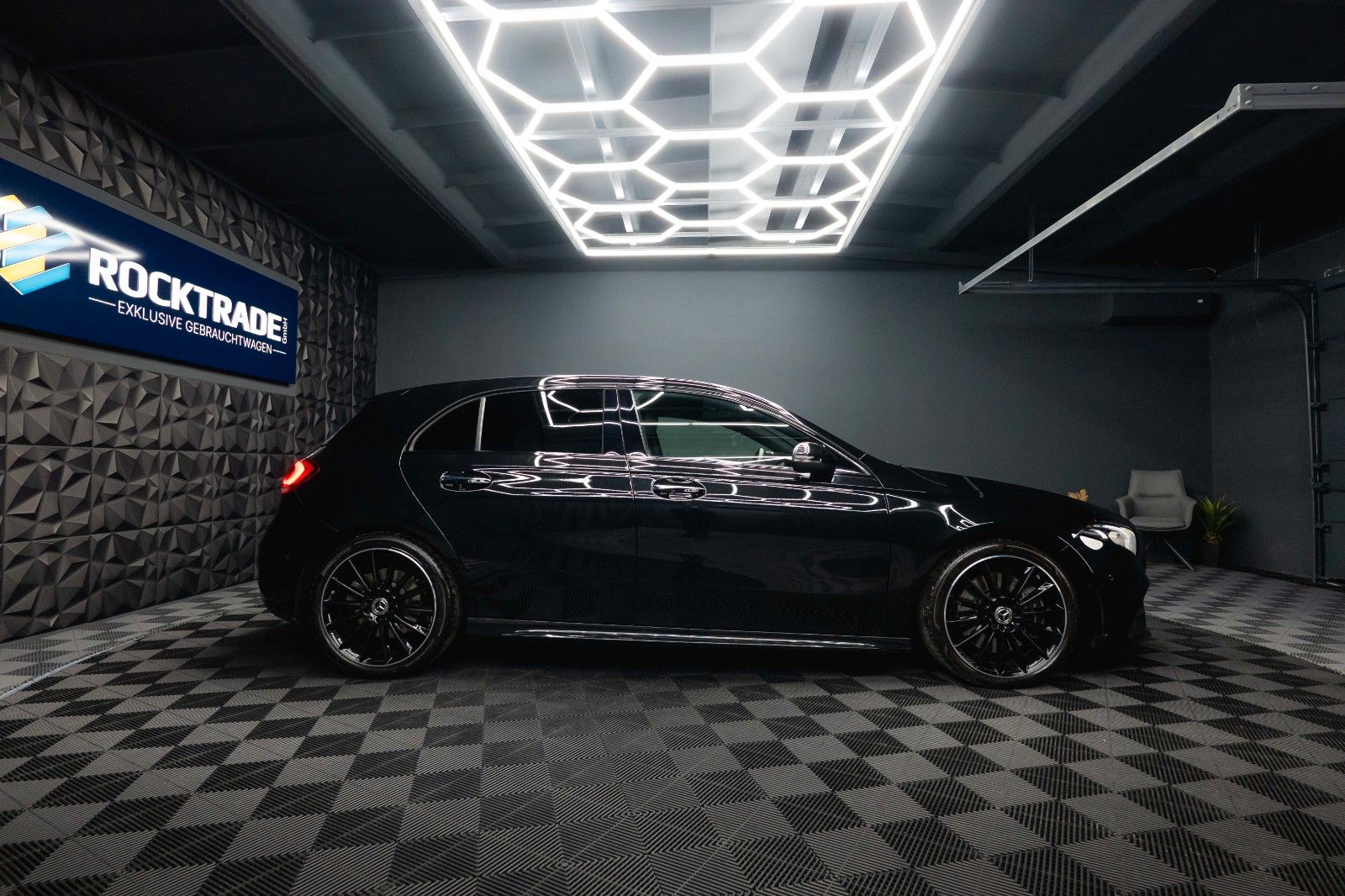 Fahrzeugabbildung Mercedes-Benz A 250 AMG Line Night-Paket *ACC*Head Up*DAB*19%*