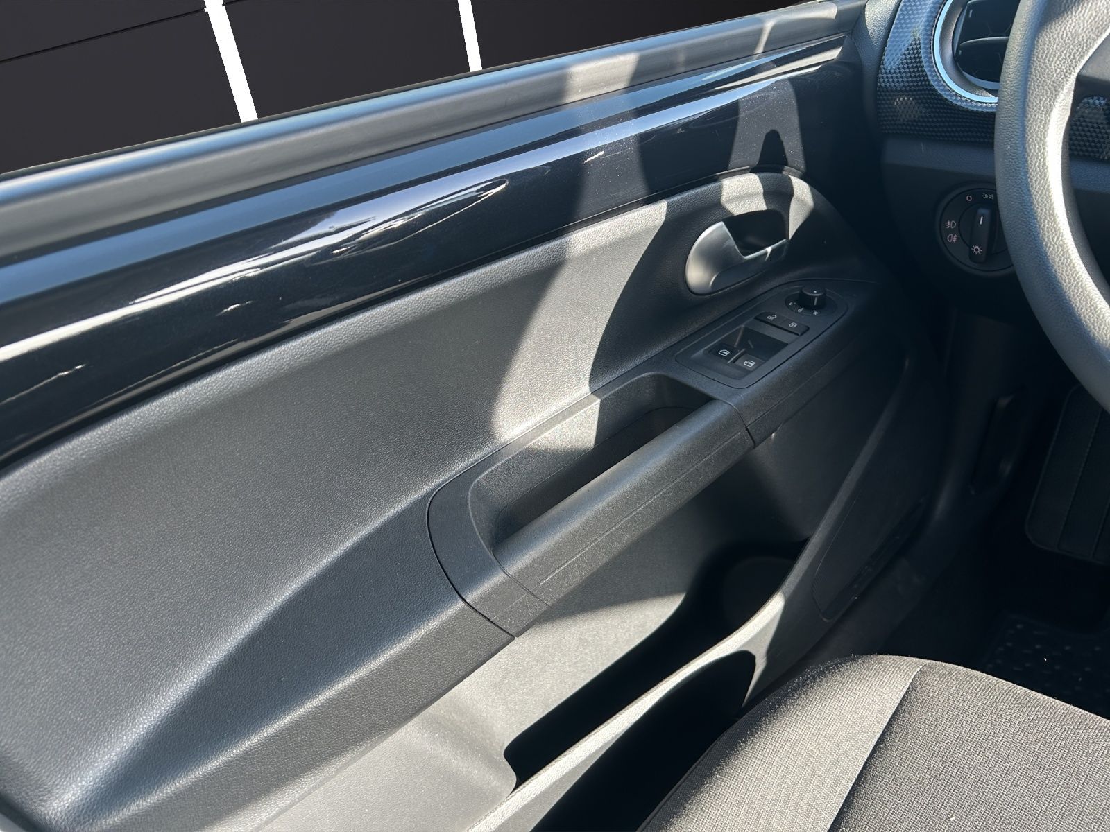 Fahrzeugabbildung Volkswagen up! Klima SHZ GRA RFK maps+more