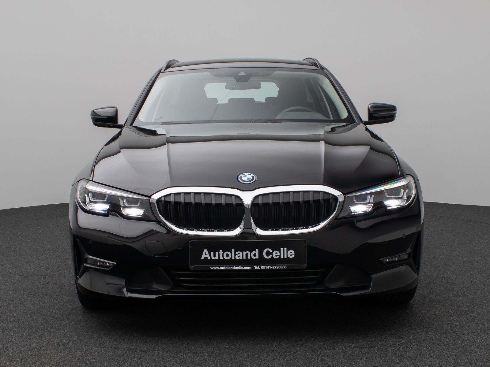 Fahrzeugabbildung BMW 330e Panorama Kamera DAB WLAN Lenkrhzg Alarm LED