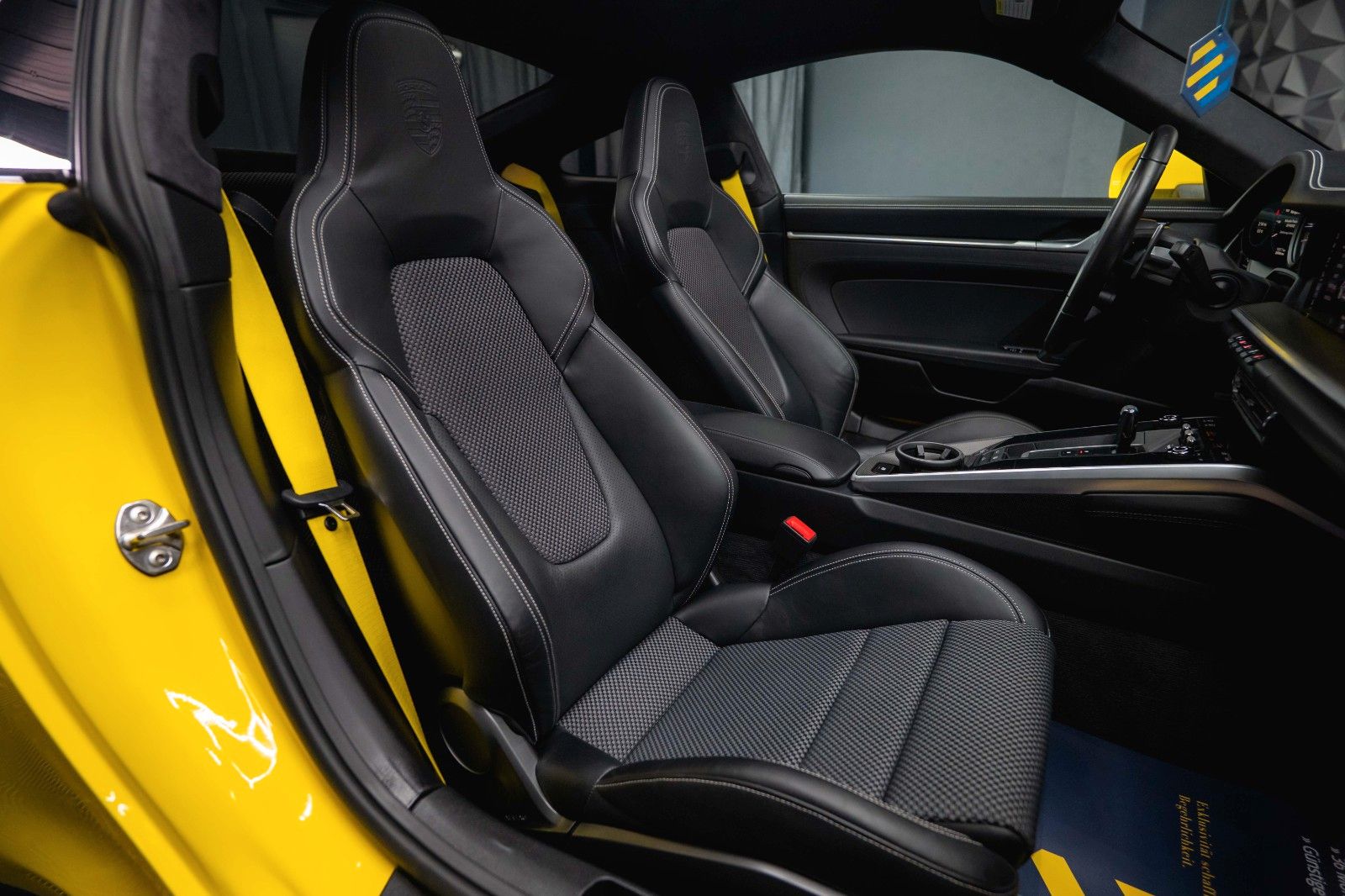 Fahrzeugabbildung Porsche 992 911 Carrera 4 S Sport-Chrono *Pano*LED*BOSE*