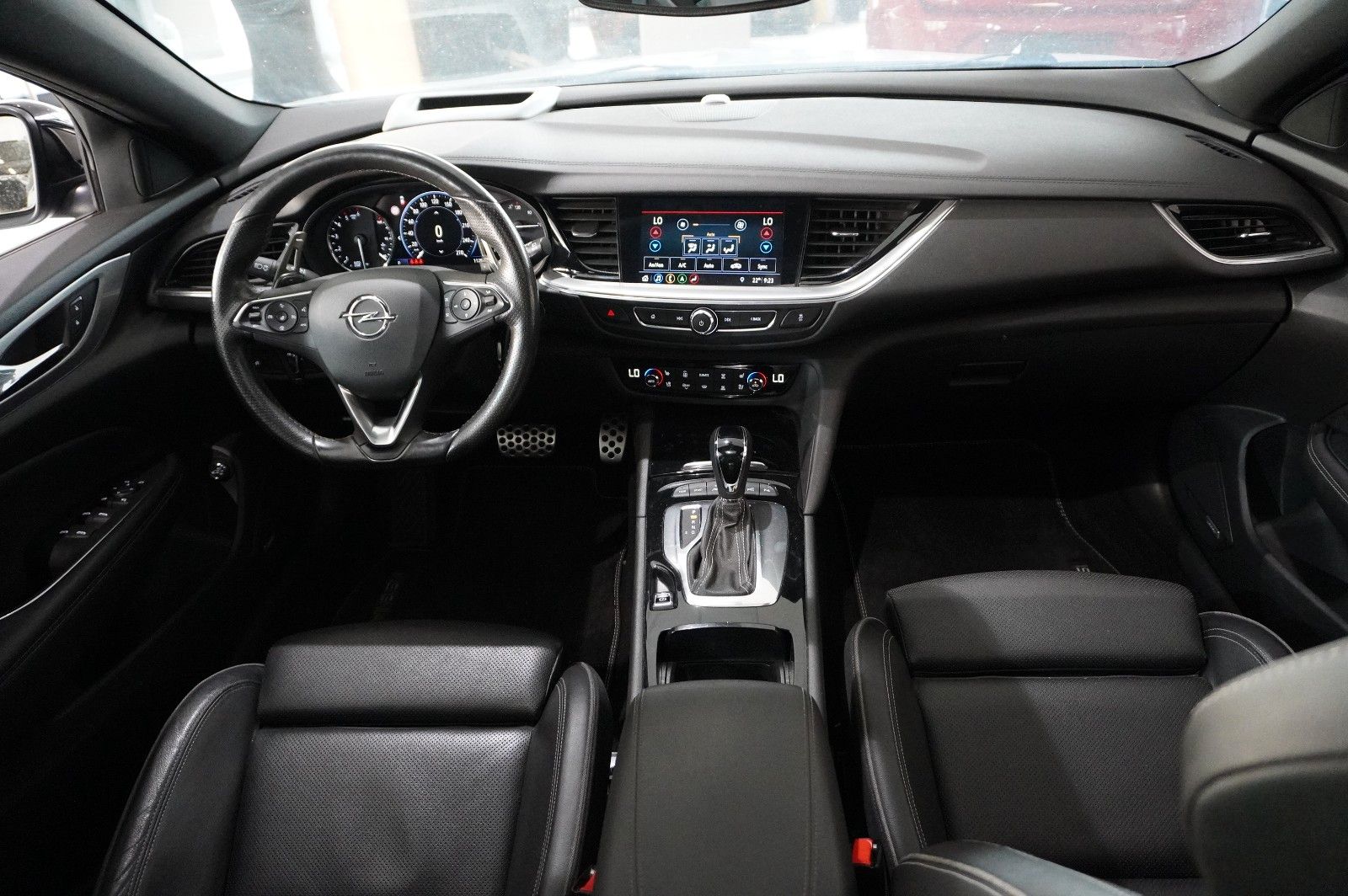 Fahrzeugabbildung Opel Insignia B ST 2.0D GSi 4X4 NAVI/LED/HUD/PANO/AHK