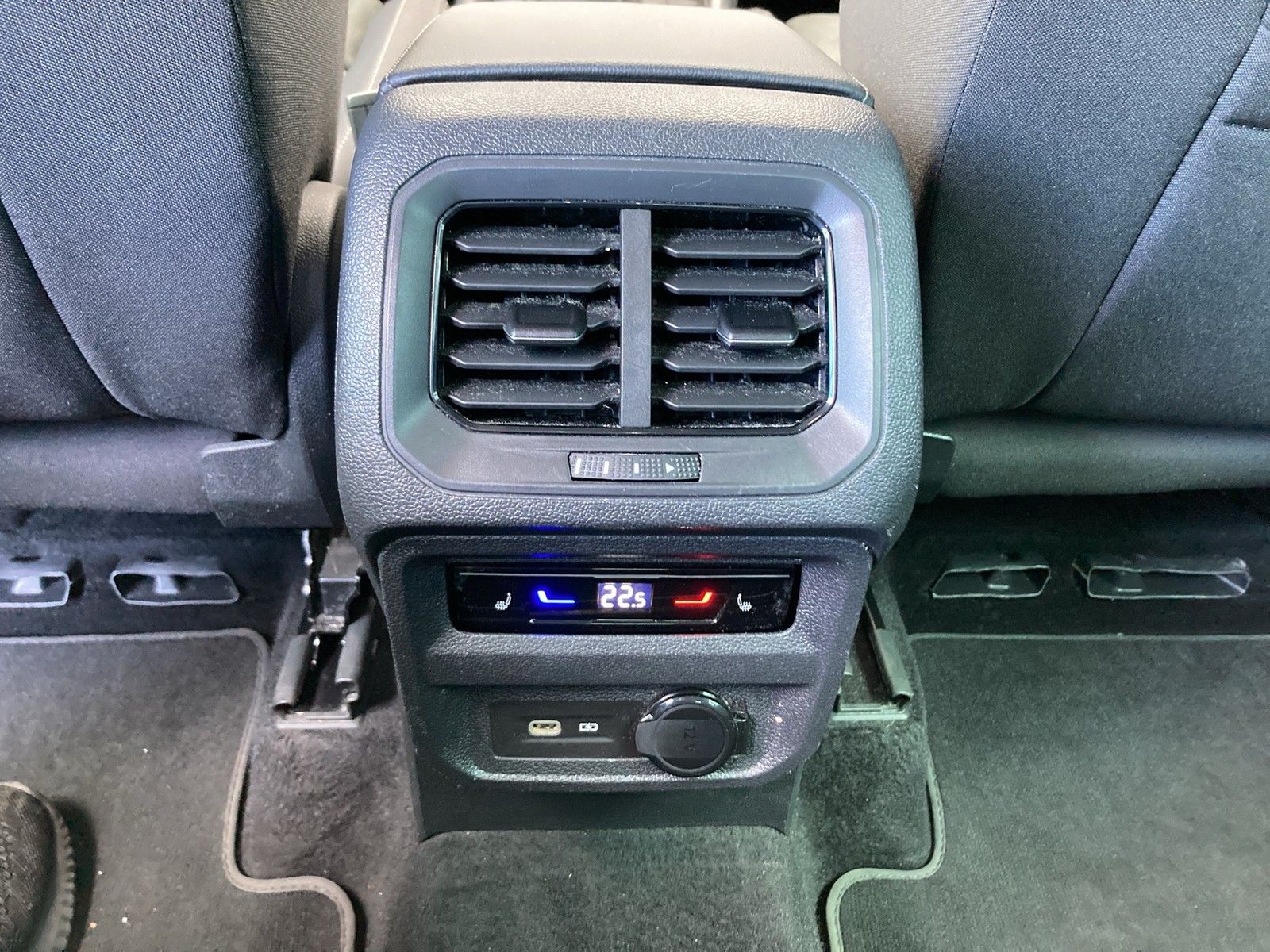 Fahrzeugabbildung Volkswagen Tiguan TSI Elegance 4M DSG Matrix Navi ACC STH A