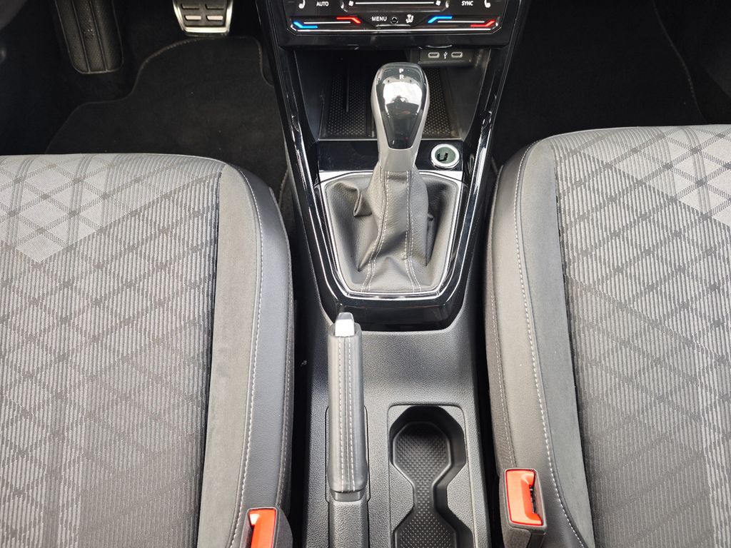 VW T-Cross R-Line 150PS DSG #AHK #kAMERA #NAVI VW T-Cross R-Line 150PS DSG #AHK #kAMERA #NAVI