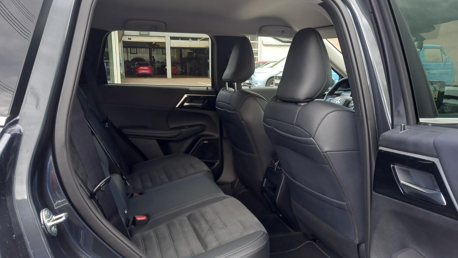 Mitsubishi Plug-in Hybrid Outlander Intro Edition