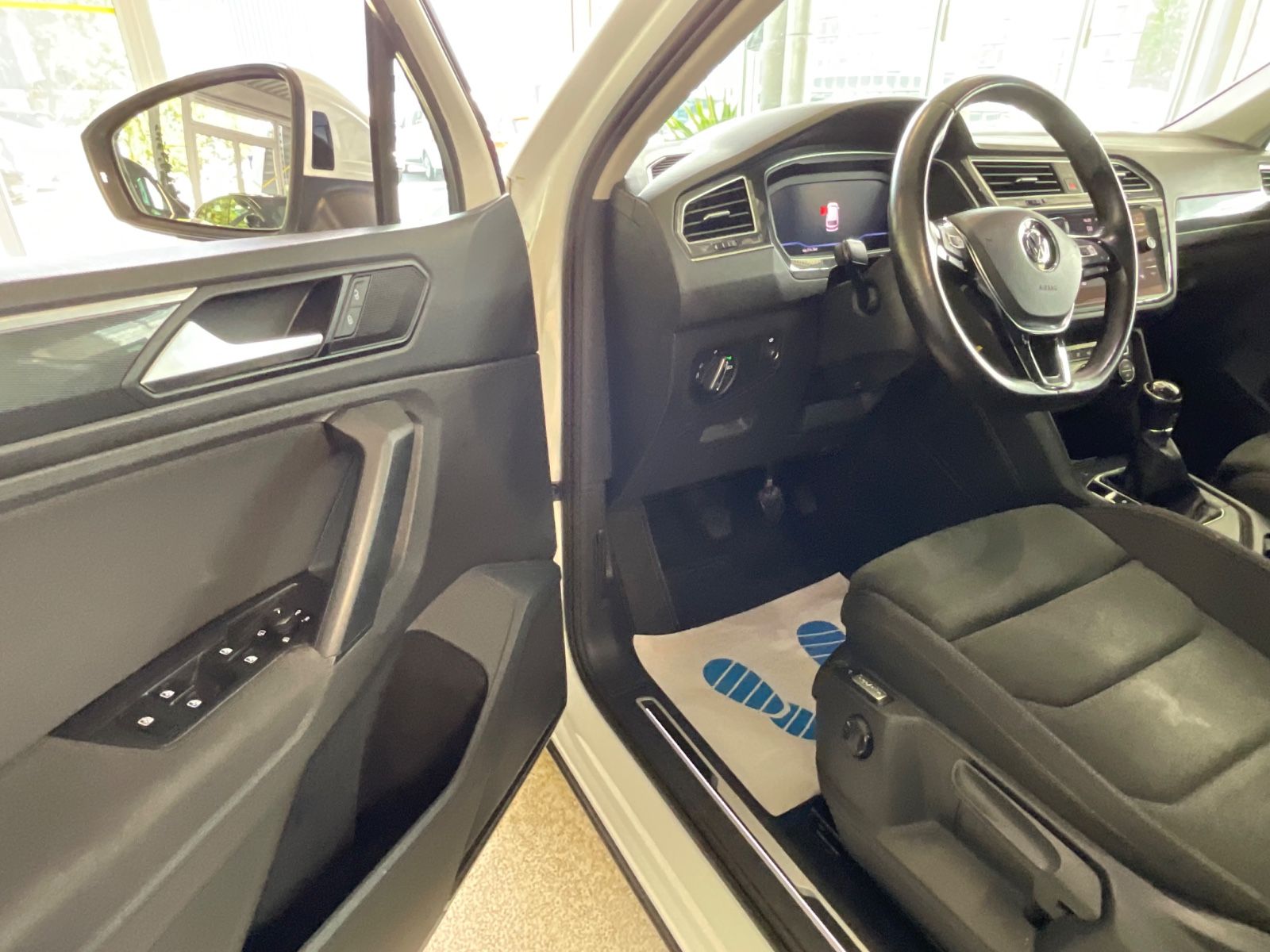 Fahrzeugabbildung Volkswagen Tiguan Comfortline 2.0TDI *DIGITALTACHO*LED*360°