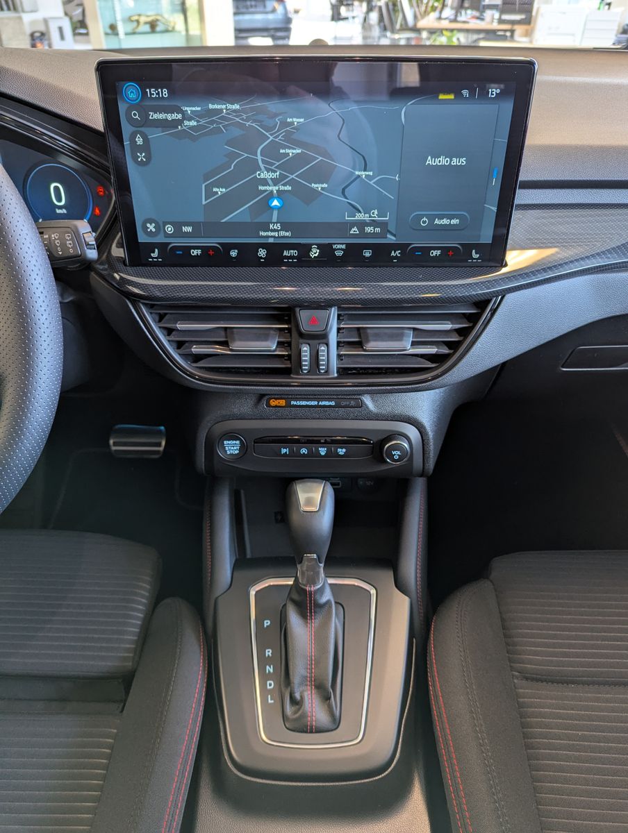 Fahrzeugabbildung Ford Focus 1.0 ST-Line X Styling Matrix B&amp;O Pano 18"