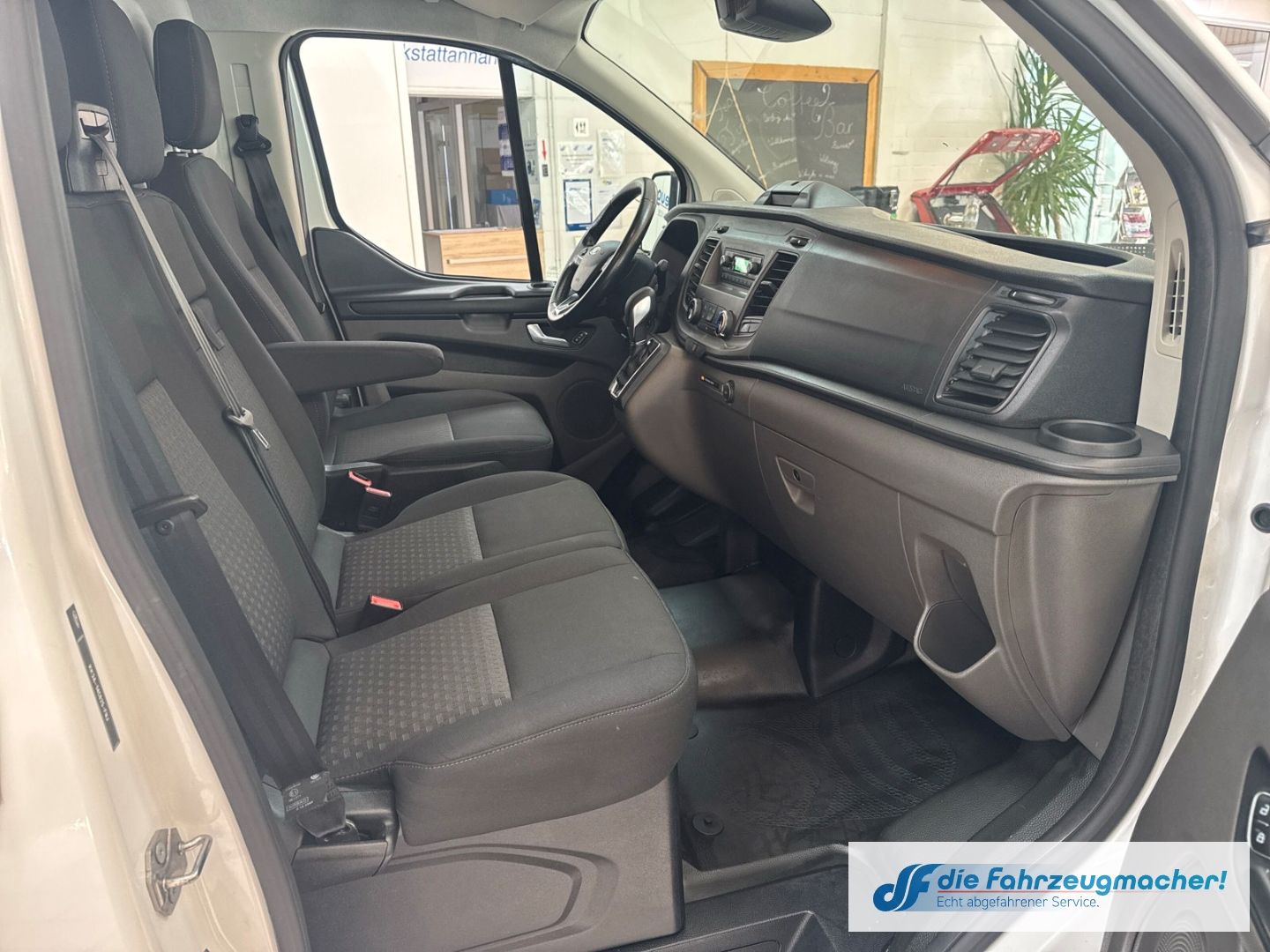 Fahrzeugabbildung Ford Transit Custom Kasten 320 AUTOMATIK L2 Trend 2.0