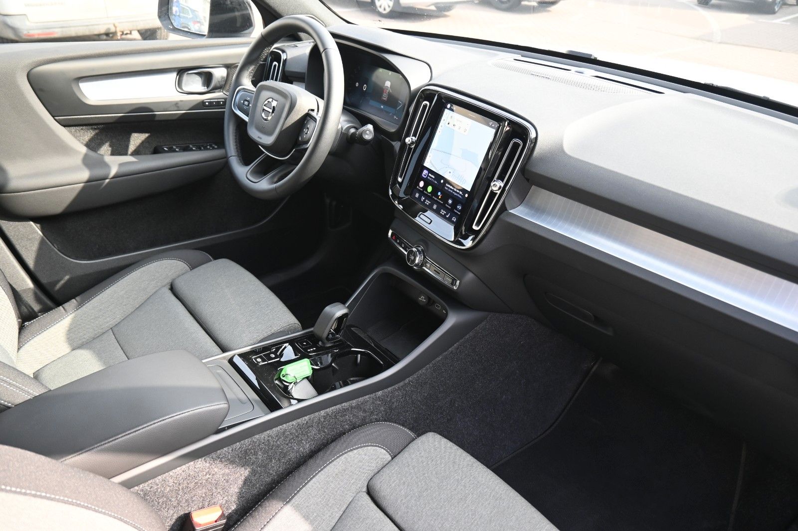 Fahrzeugabbildung Volvo XC40 B3 DKG Plus Black Edition*FSHZG*360*H&K*ACC