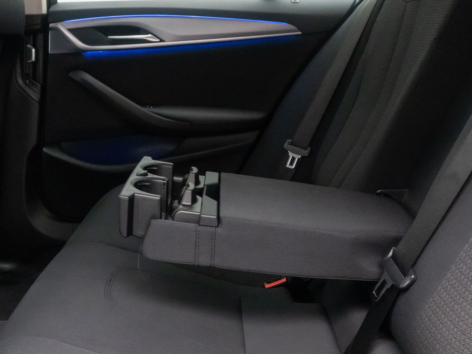 Fahrzeugabbildung BMW 530d xD HUD DAB HiFi Kamera Laser Alarm Komfort