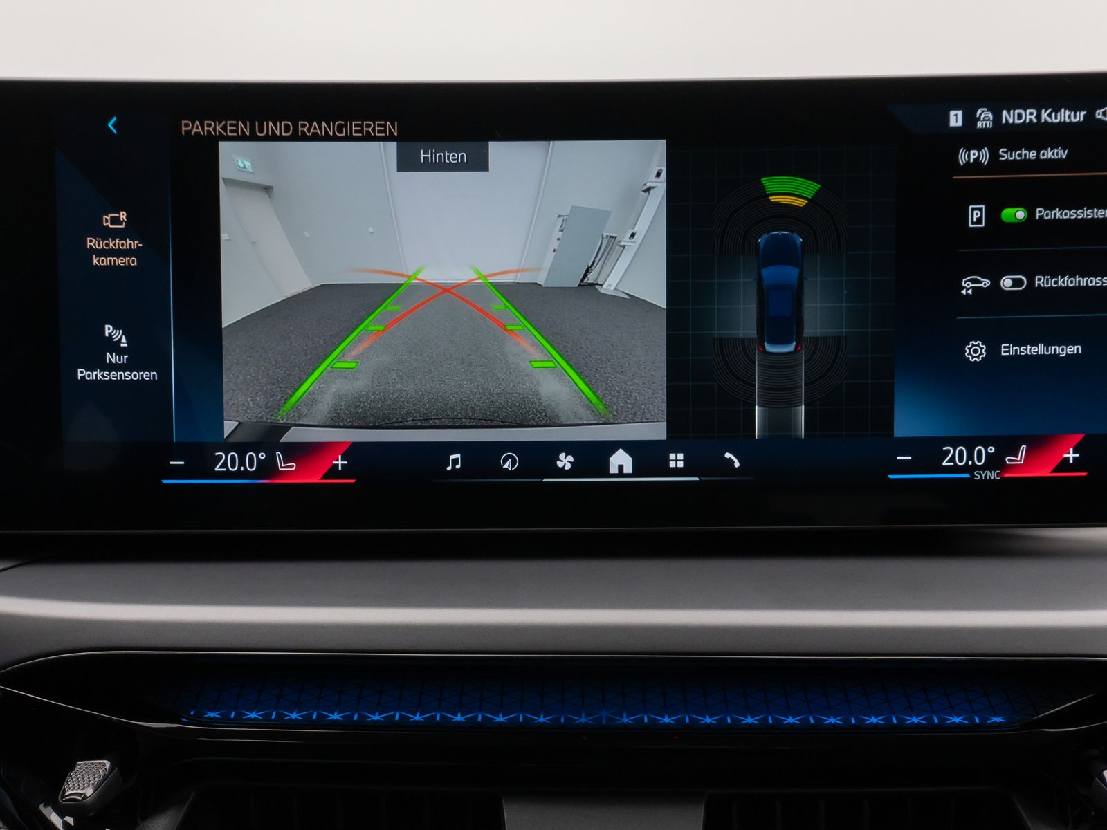 Fahrzeugabbildung BMW 318i Kamera DAB CockPit+ Alarm Geschwindigkeitsr