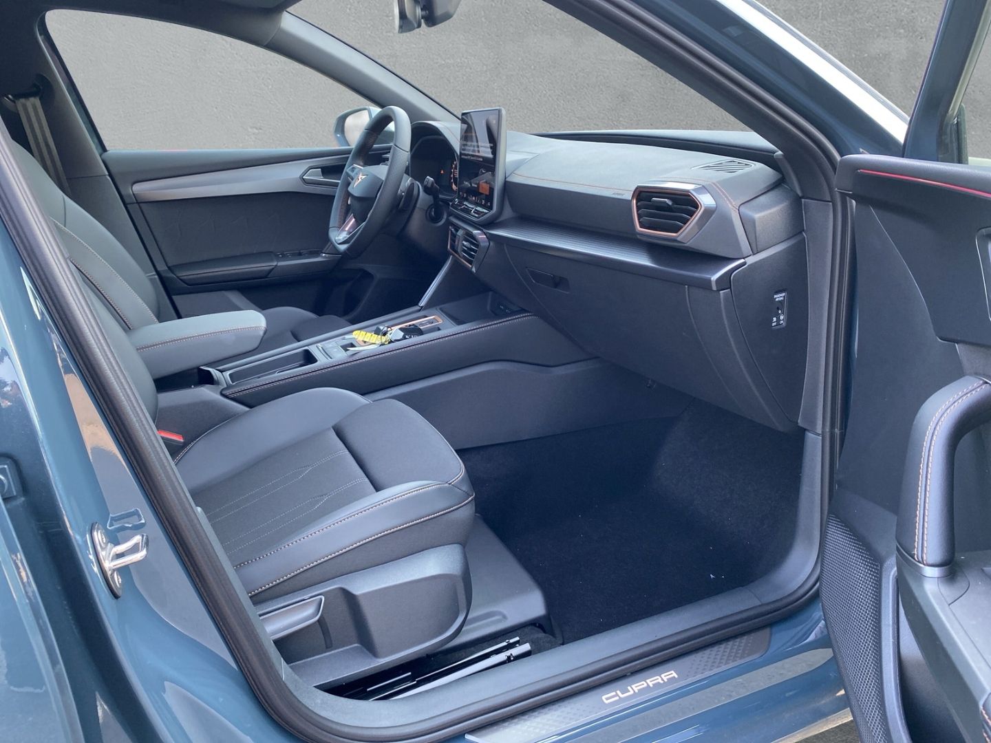 Fahrzeugabbildung CUPRA Leon 1.5 eTSI 110 kW*NAVI*PDC*SHZ*Full-Link*Cam*