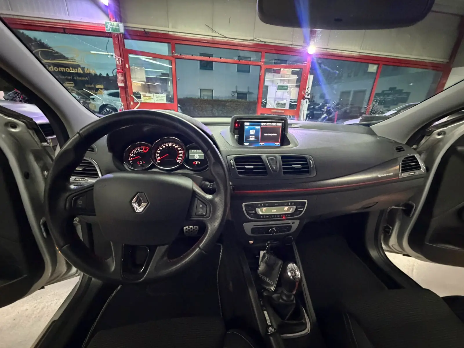 Renault Megane 2015 — photo 18