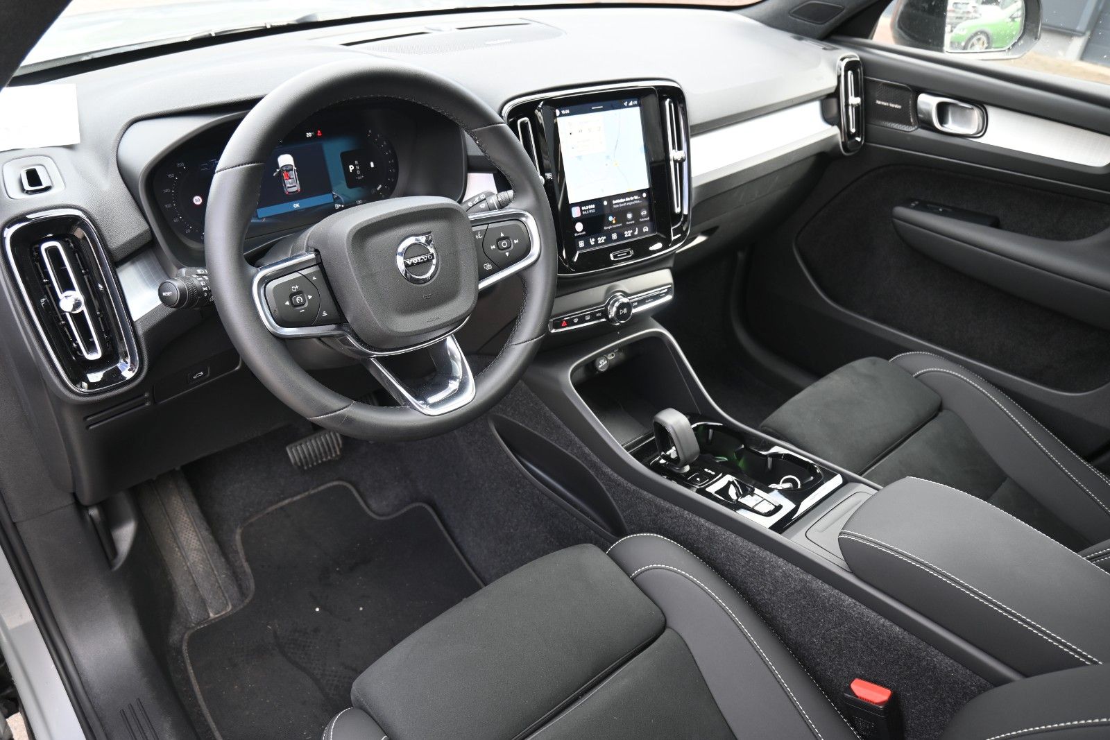 Fahrzeugabbildung Volvo XC40 B4 DKG Plus Black Edition*FSHZG*360°*ACC