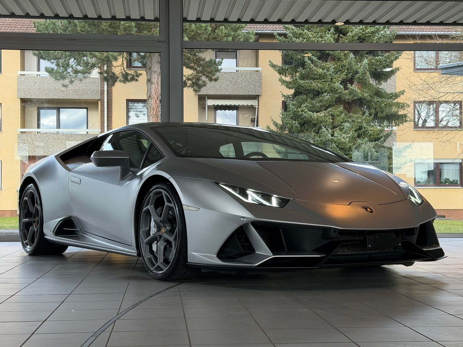 Fahrzeugabbildung Lamborghini Huracán EVO V10 /LIFT/SENSONUM/KAMERA/ACC
